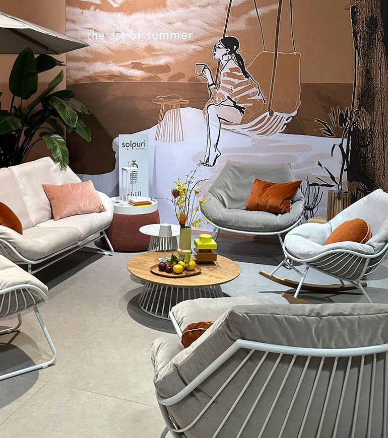 Bildaufnahme der CHILL-Kollektion auf der Salone del Mobile 2025